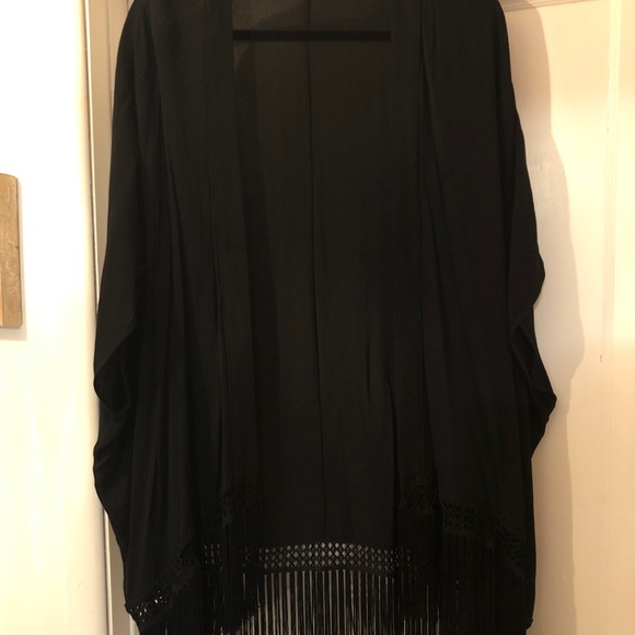 Aritzia Talula fringe shawl, size s/m - Picture 5 of 11